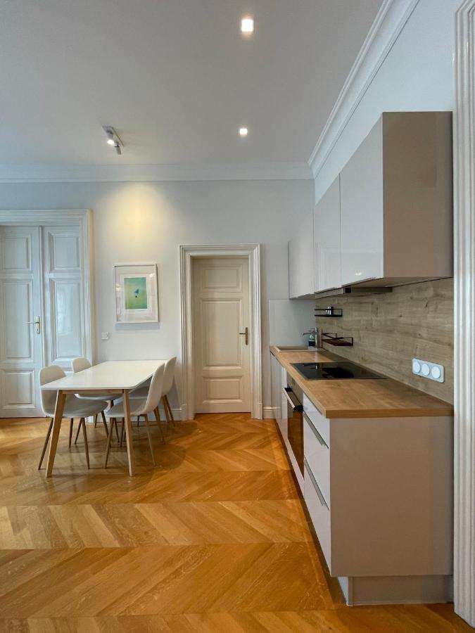 Luxury 2Br Apartment Neubaugasse Wina Bagian luar foto